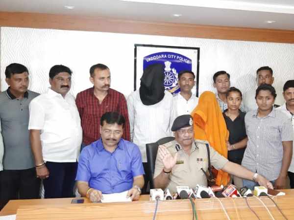 प्रेमी भतीजे के साथ मिलकर पत्नी ने की ट्रांसपोर्टर की हत्या