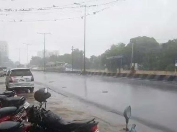 कड़कड़ाती बिजली से लोग परेशान