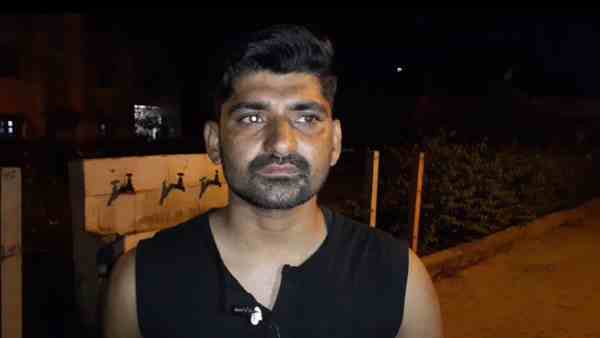 मियां-बीवी और परिवार में चल रहा झगड़ा मियां-बीवी और परिवार में चल रहा झगड़ा