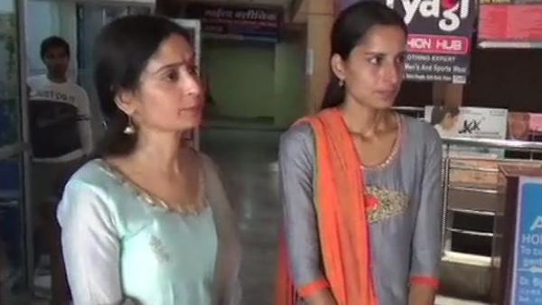 ईनाम के चेक देने के किया इंकार तो गई नौकरी