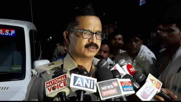 4 लोगों को लगी गोली 4 लोगों को लगी गोली