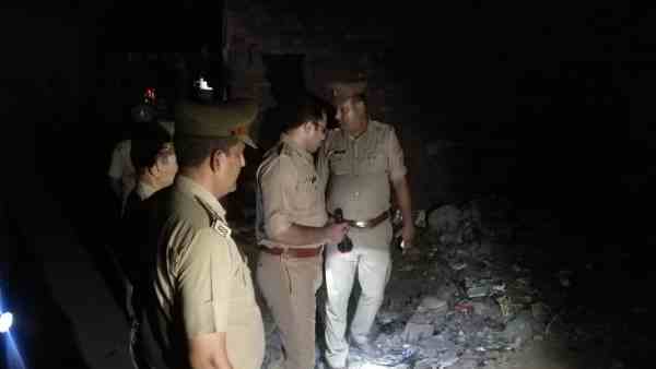 बोरे में सिर कटी हुई मिली महिला की लाश बोरे में सिर कटी हुई मिली महिला की लाश