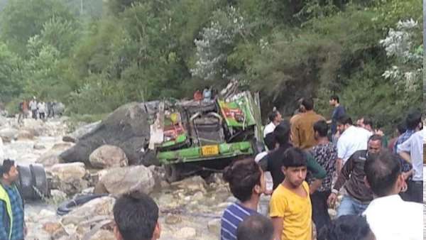 स्थानीय लोगों ने की मदद