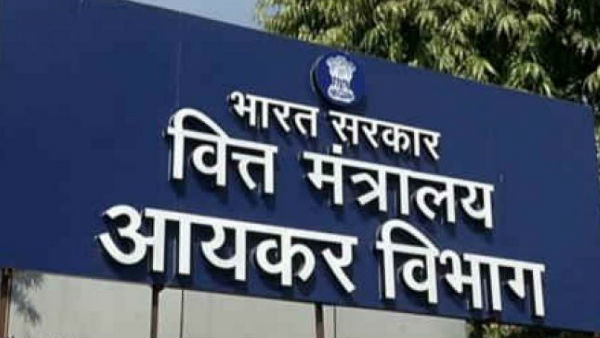 अशोक अग्रवाल पहले भी निलंबित रह चुके हैं