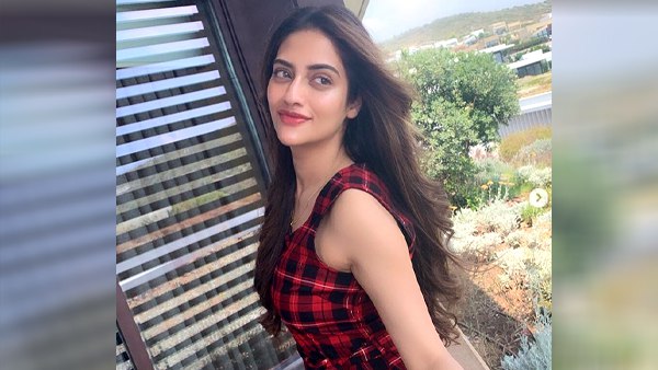 एक्ट्रेस से राजनीति में उतरी हैं नुसरत, टीएमसी से बनीं हैं सांसद एक्ट्रेस से राजनीति में उतरी हैं नुसरत, टीएमसी से बनीं हैं सांसद