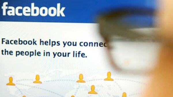 फेसबुक मुख्यालय के सामने बड़ा प्रदर्शन