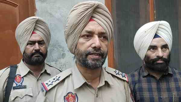 blind faith on fraud baba by devotees