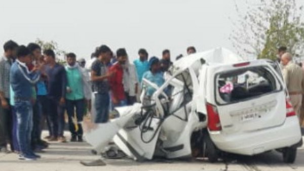 six dead in road accident at yamuna expressway