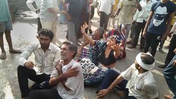 कूड़े के ढेर में मिला बच्ची का शव कूड़े के ढेर में मिला बच्ची का शव