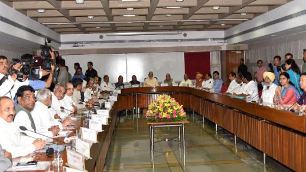 संसद सत्र से पहले हुई सर्वदलीय बैठक संसद सत्र से पहले हुई सर्वदलीय बैठक