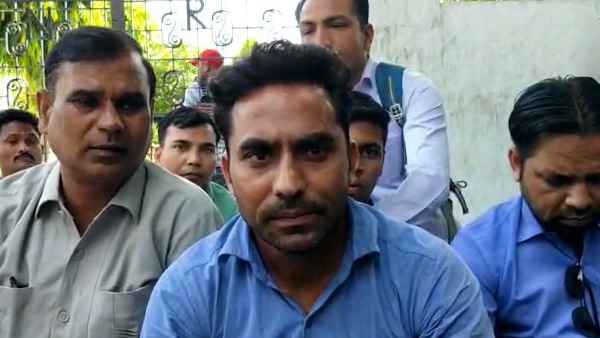 पत्रकार ने दिखाई थी अवैध वेंडर की खबर