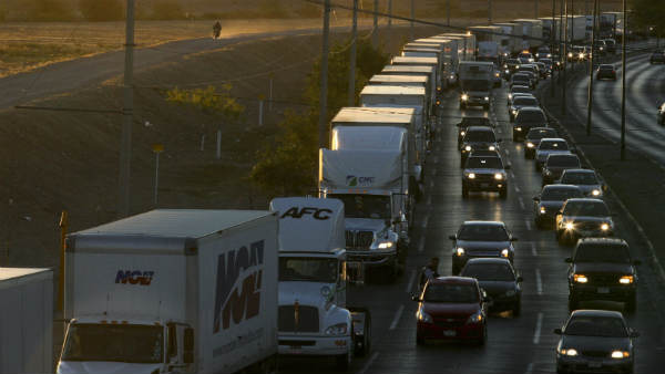 तस्‍करों की मदद से बॉर्डर पार कर रहे भारतीय 