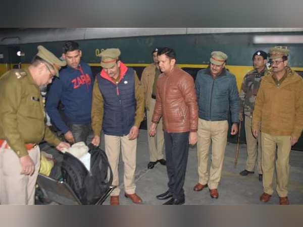 डॉग स्क्वायड से खोजा जा रहा था, मगर अब चोर पुलिस की गिरफ्त में