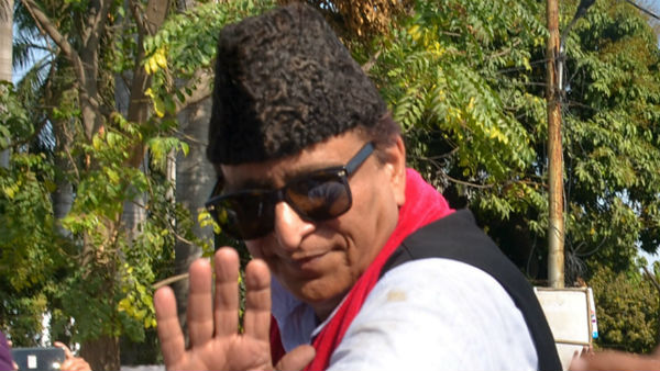  आजम के 'खाकी अंडरवियर' वाले बयान से मचा था बवाल 