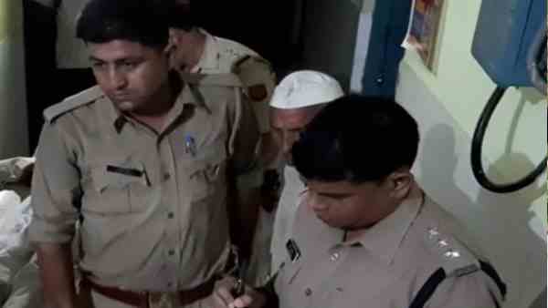 झगड़ा सुलझाने हुई थी पंचायत झगड़ा सुलझाने हुई थी पंचायत