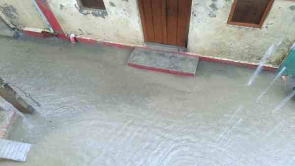 मोबाइल मेडिकल यूनिट फंसी