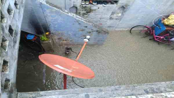 घरों में घुसा पानी