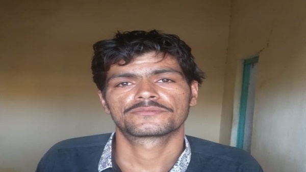 एक साल से दोनों के बीच अवैध संबंध