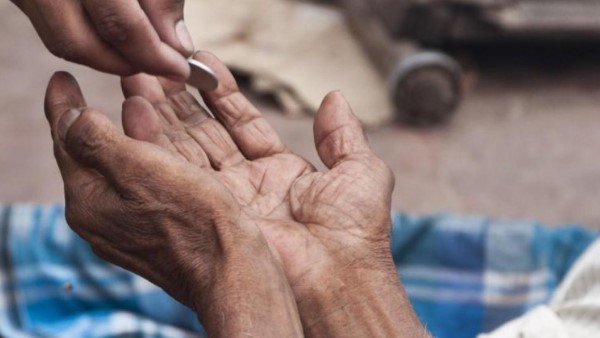 बाशा दुकानदारों के लिए चिल्लर एजेंट था