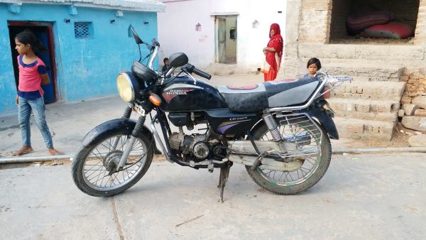 बाईक अब लोगों ने इसे देशी जुगाड़ नाम दिया