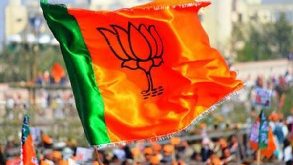 बीजेपी ने बंगाल में पहली बार भगवा लहराया