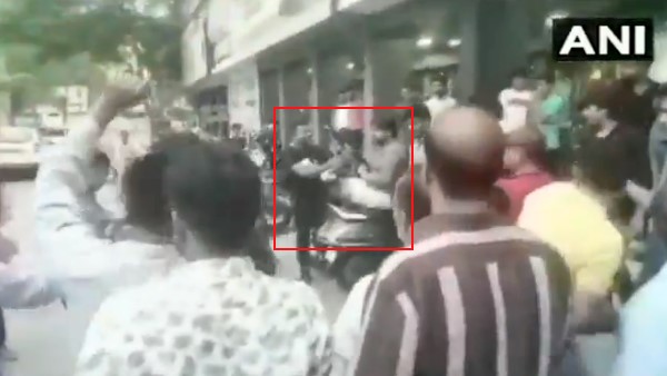 समर्थकों का खुशी मनाते हुए एक वीडियो सामने आया है