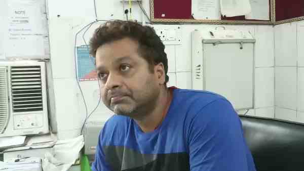 ब्लेड से काटी गर्दन