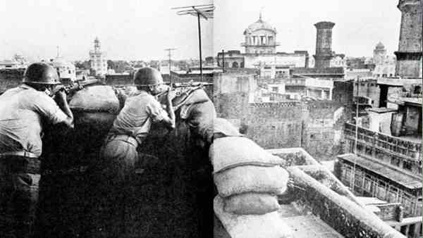 स्वर्ण मंदिर में दाखिल हुई सेना