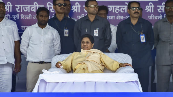 उपचुनाव में अपनी ताकत टटोलना चाहती हैं