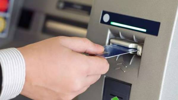 धोखाधड़ी के लिए लेते हैं स्किमिंग डिवाइस की मदद