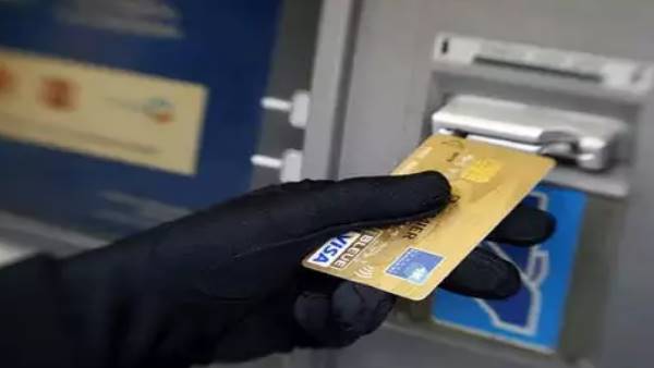 मोबाइल पर एक के बाद एक आए 17 मैसेज