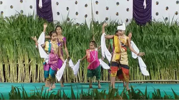 गुजरात में पेड़ पर आखिर क्यों टंगी लाश? यह है पूरा मामला