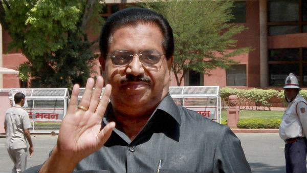 चाको ने लगाई शीला के फैसले पर रोक