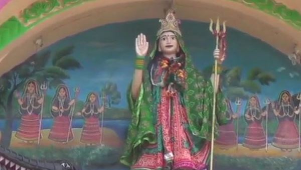 भगाने का प्रयास किया था, लेकिन वह नहीं हटा