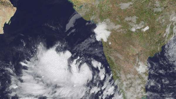 चक्रवात सौराष्ट्र के सात और जिलों को प्रभावित करेगा