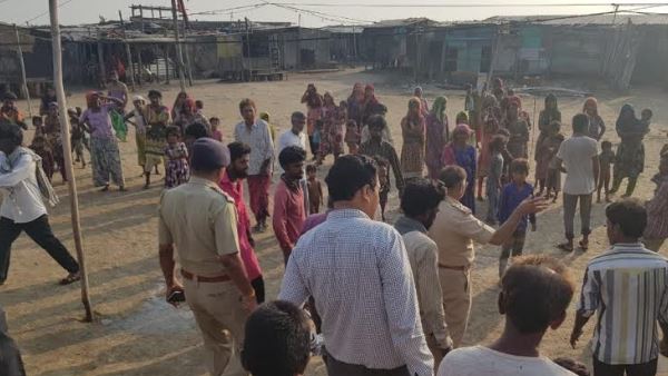 35 परिवारों को दूसरी जगह ले जाया गया, ये बच्ची उनमें ही थी