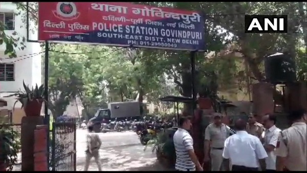 घर के बाहर पेशाब करने का विरोध करते हुए मारा था थप्पड़