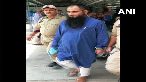 आंद्राबी का भतीजा पाक सेना में कैप्टन रैंक का अधिकारी