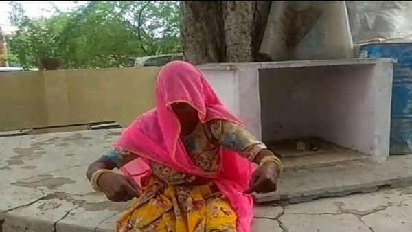 Nashirabad woman beaten name of Dayan and red chili in eyes or nose Nashirabad woman beaten name of Dayan and red chili in eyes or nose