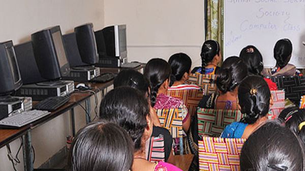 कम्प्यूटर में डिप्लोमा व बीएड करवाया 