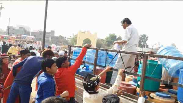 hindu people offered cold water to muslims during eid