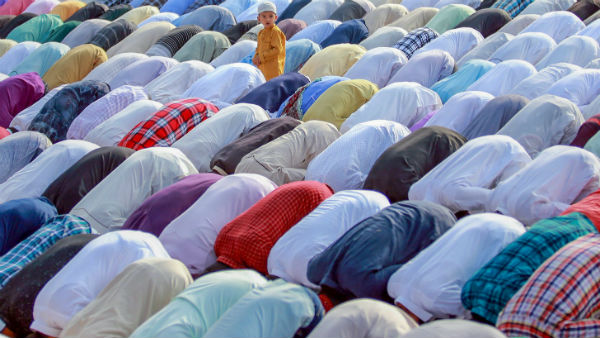 चांद की ईद हो गई होगी