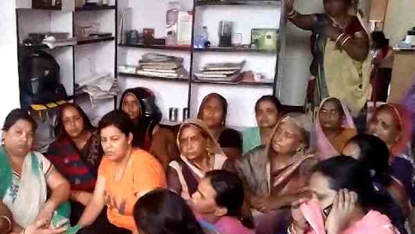 younger brother died due to electric shock younger brother died due to electric shock