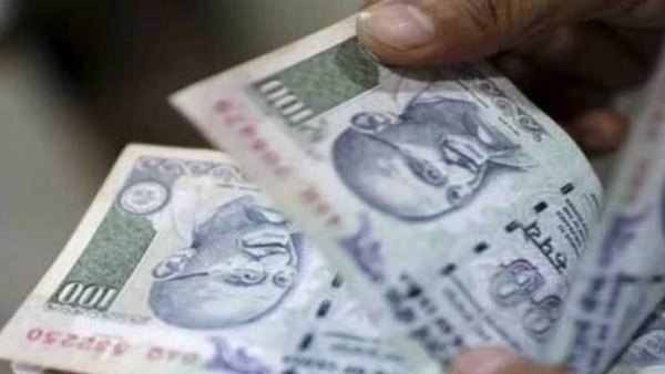 तीन अधिकारियों सहित 9 पर गिर चुकी है गाज