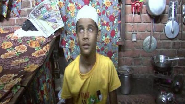 बीमारी ने छीनी आंखों की रोशनी