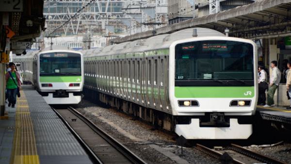 12 हजार लोगों को हुई घंटों की देरी