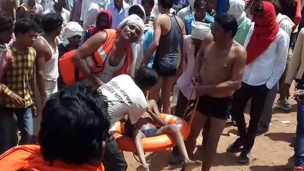 Four Child drowns in pond of chiroula village of Damoh District in MP Four Child drowns in pond of chiroula village of Damoh District in MP