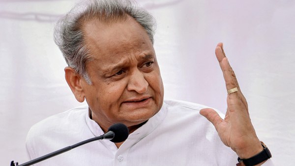 गहलोत-पायलट के बीच चल रहा सियासी संघर्ष अब और अधिक बढ़ सकता है 