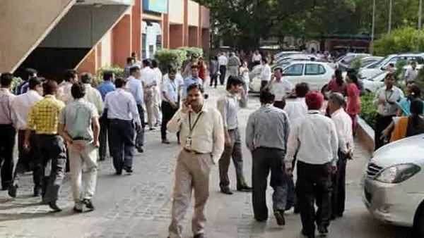 नए कर्मचारियों को लेने के लिए भर्ती कैलेंडर बनाया 