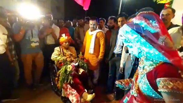 दूल्हे का निजी अस्पताल में ऑपरेशन 